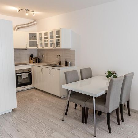 Spacious Terrace Apartment With Free Private Parking Prague Exterior photo