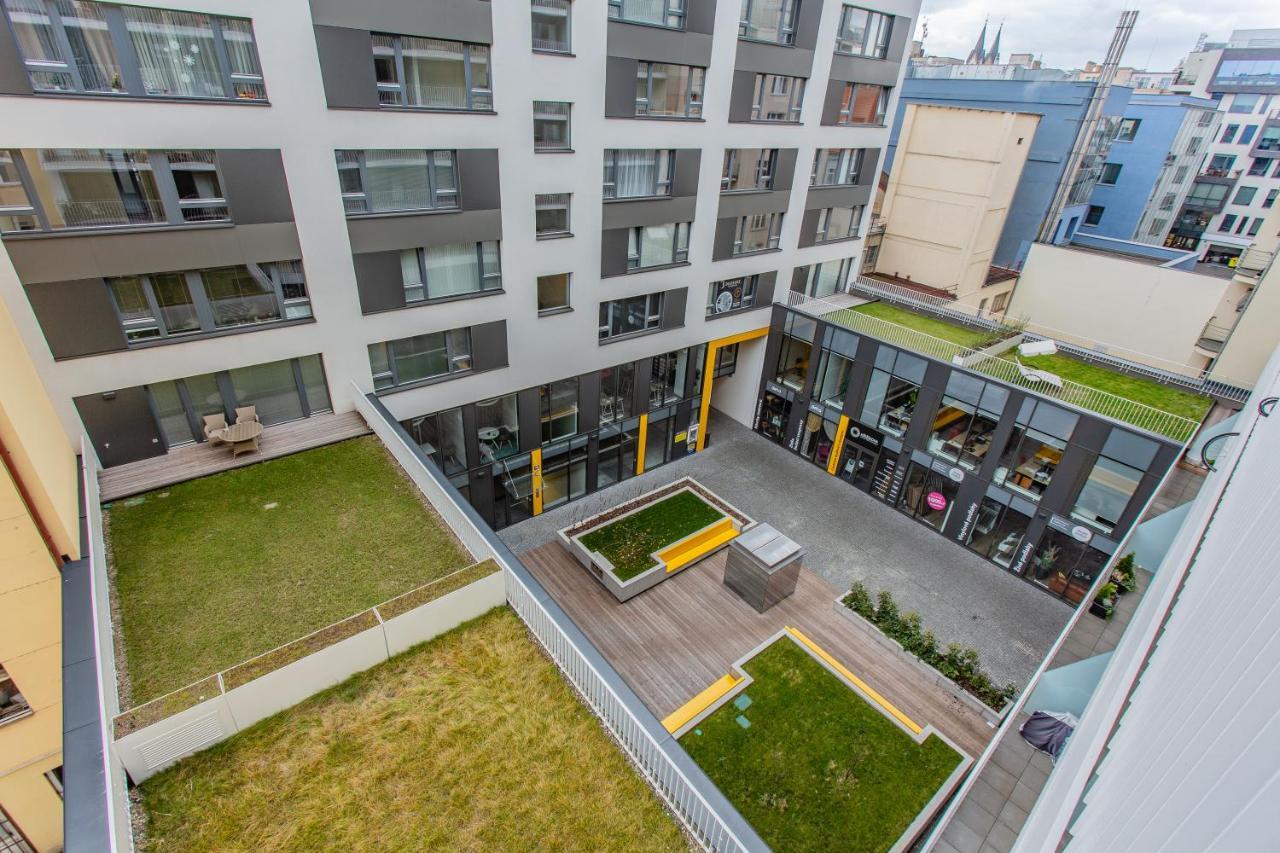 Spacious Terrace Apartment With Free Private Parking Prague Exterior photo