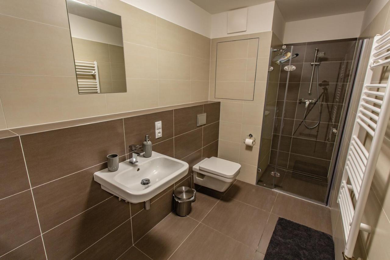 Spacious Terrace Apartment With Free Private Parking Prague Exterior photo