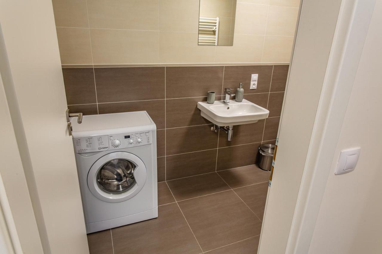 Spacious Terrace Apartment With Free Private Parking Prague Exterior photo