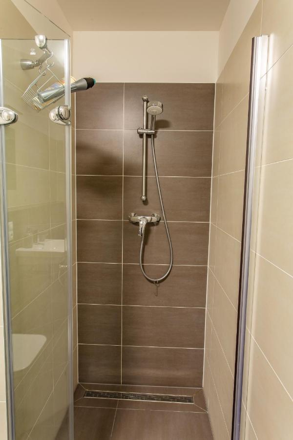 Spacious Terrace Apartment With Free Private Parking Prague Exterior photo
