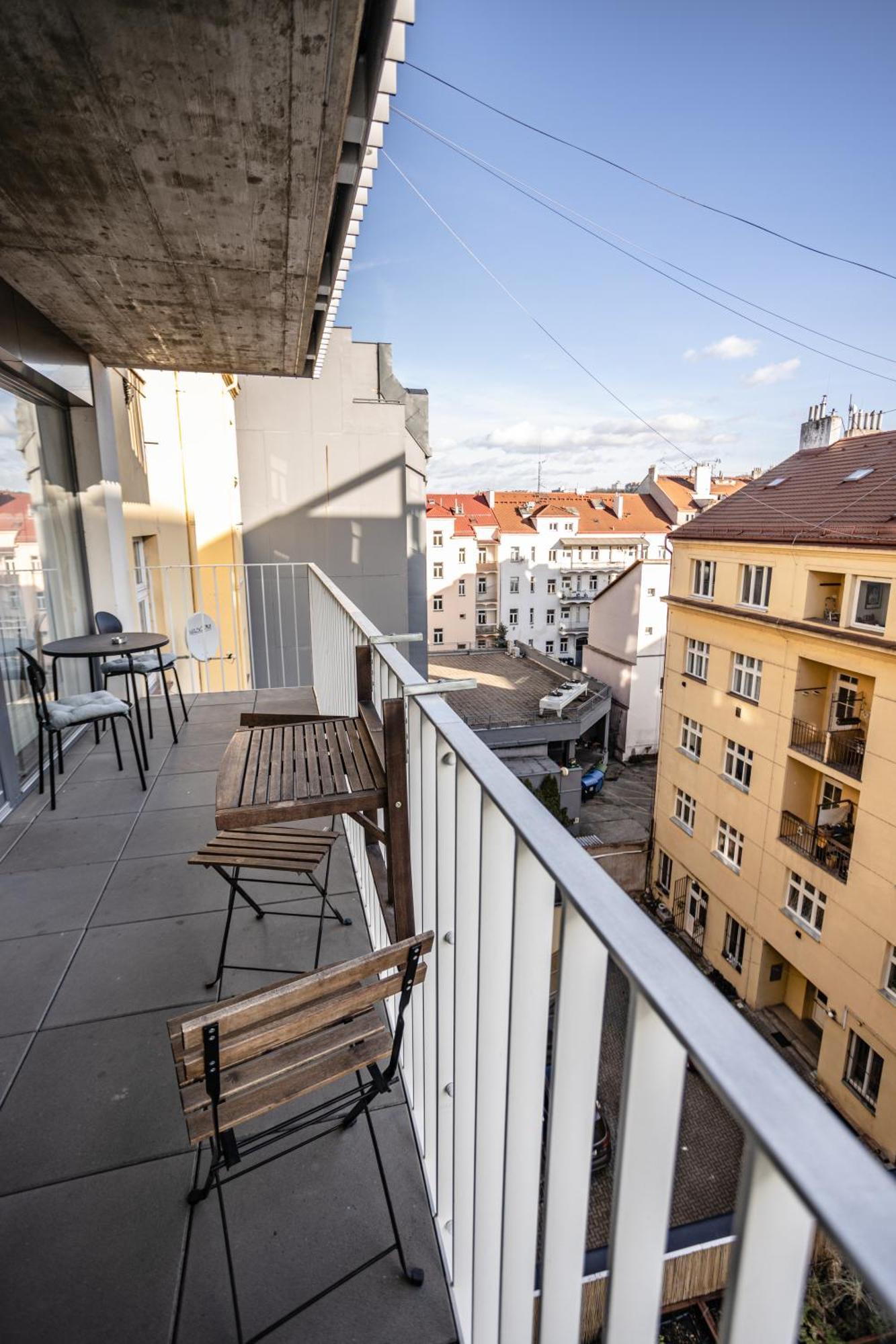 Spacious Terrace Apartment With Free Private Parking Prague Exterior photo